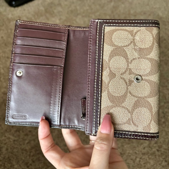 Coach Heritage Stripe Collection Wallet | Brown/Yellow interior - Picture 3 of 11